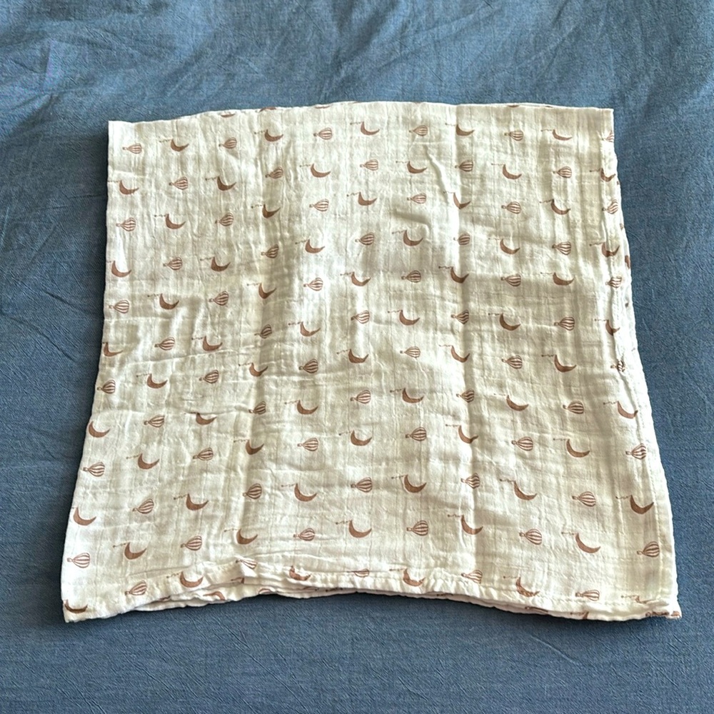 Anis & LJ Hot Air Balloon Muslin Swaddle